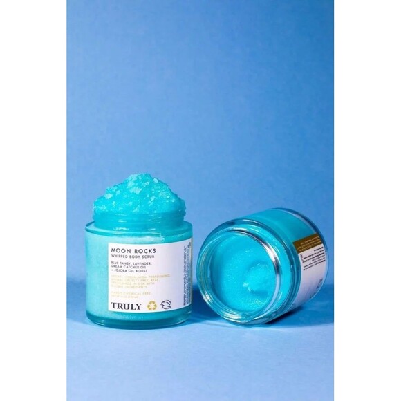 TRULY moon rocks pre shave scrub - Picture 2 of 4